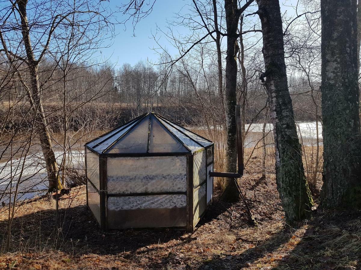 ホテル Soomaa Water Camp Jõesuu エクステリア 写真