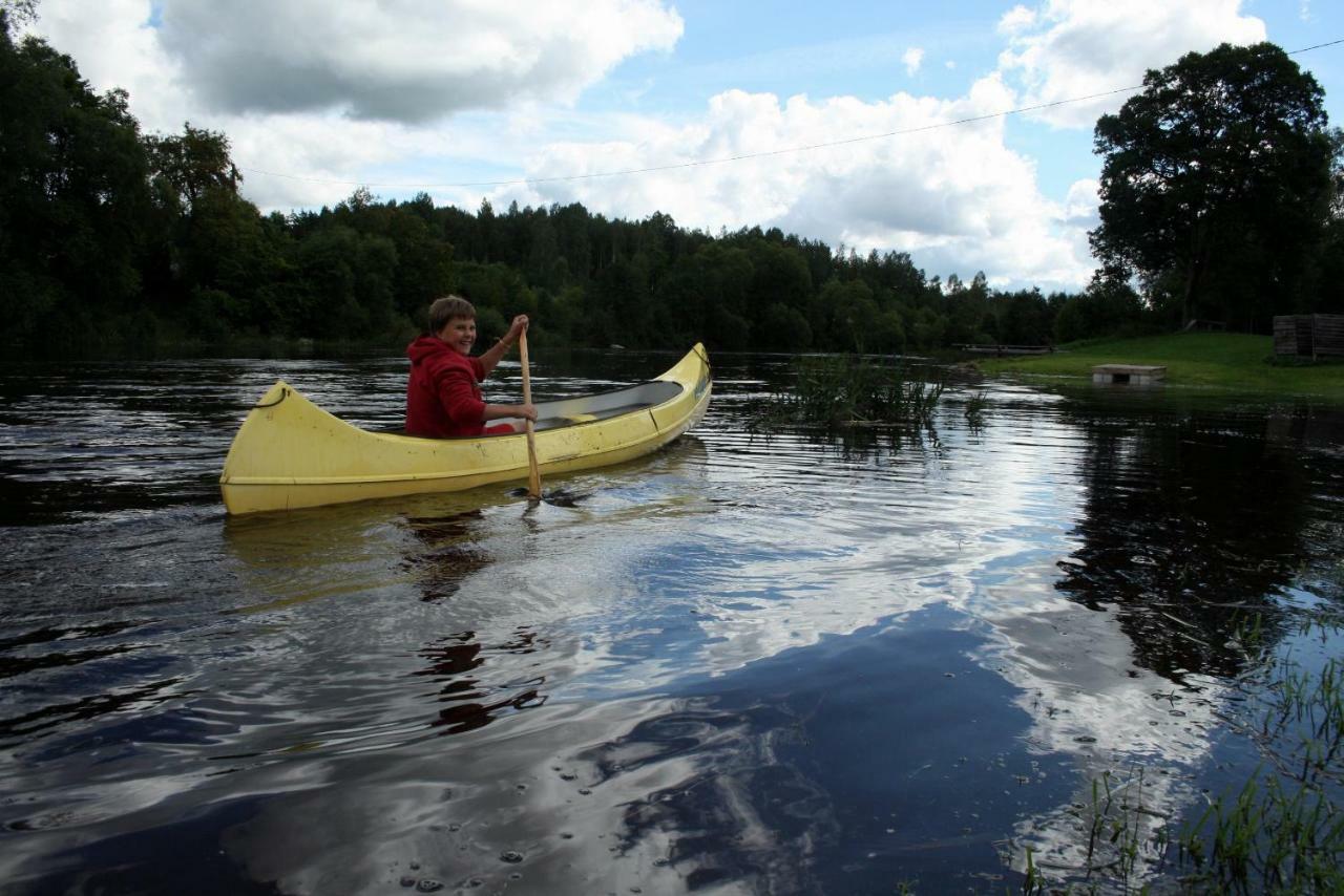 ホテル Soomaa Water Camp Jõesuu エクステリア 写真