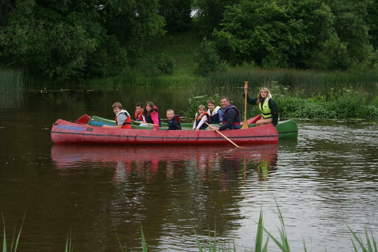 ホテル Soomaa Water Camp Jõesuu エクステリア 写真