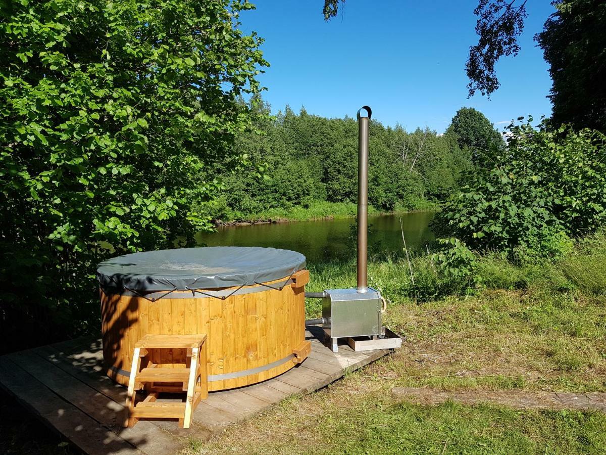 ホテル Soomaa Water Camp Jõesuu エクステリア 写真