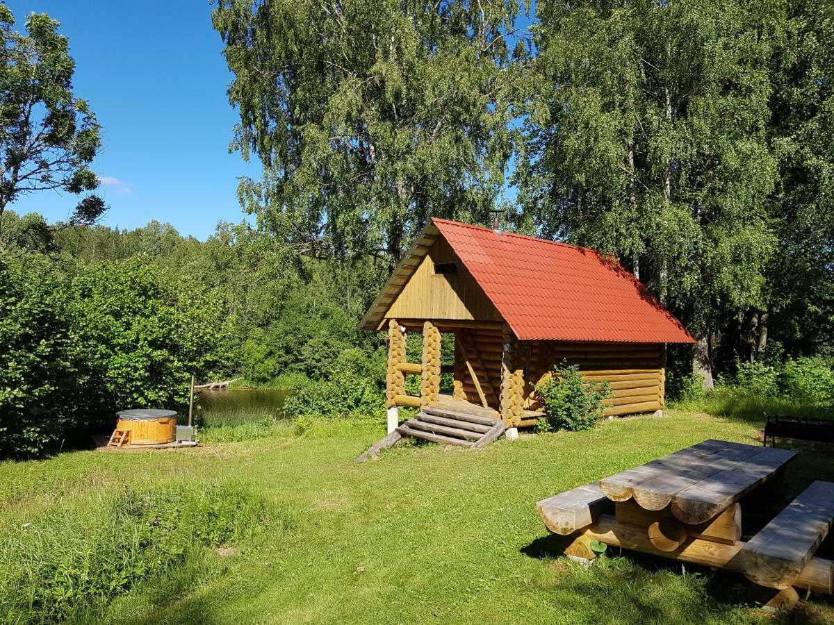 ホテル Soomaa Water Camp Jõesuu エクステリア 写真